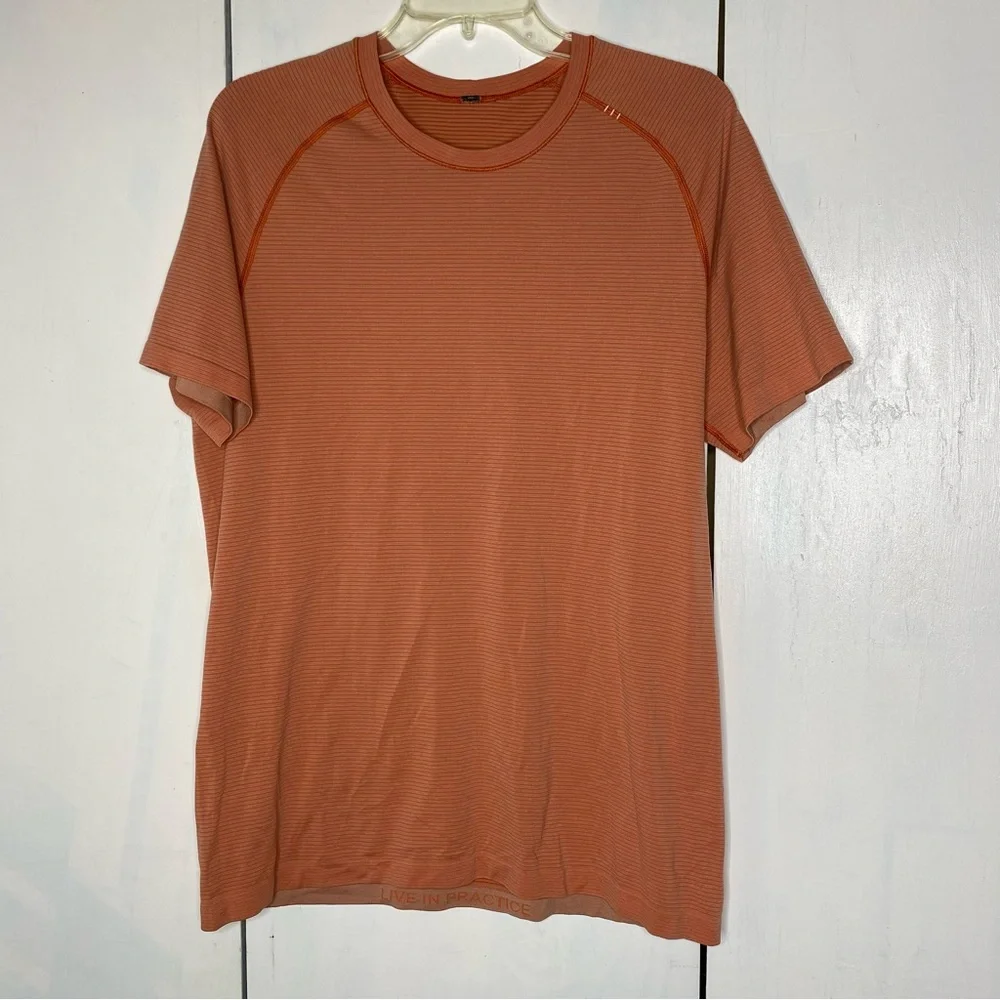 Lululemon bundle of two short sleeve men’s T shirts size medium - Picture 7 of 8